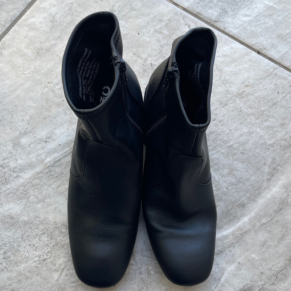 Elegant Black Leather Heeled Boots for Women